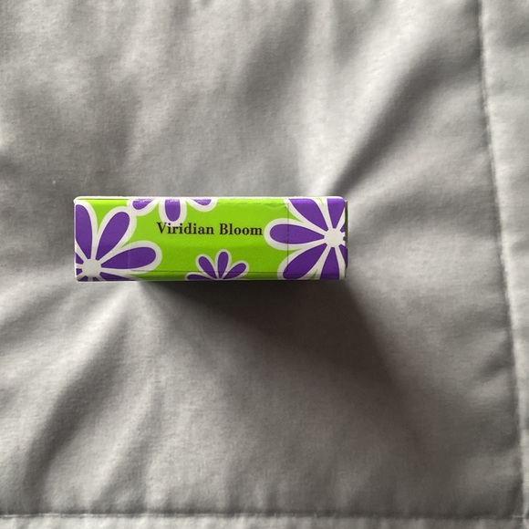 NEW Elizabeth Arden Eyeshadow Trio - color palette called Viridian Bloom - Picture 3 of 8